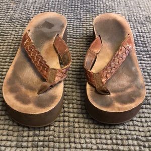 American Eagle platform leather sandals. Size 7.